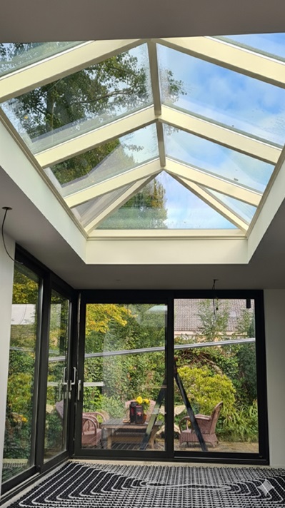 Serre uitbouw aan huis – maatwerk afwerking